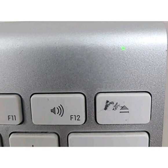 Apple Battery Powered Wireless Keyboard Model A1314 Tested - Picture 2 of 3